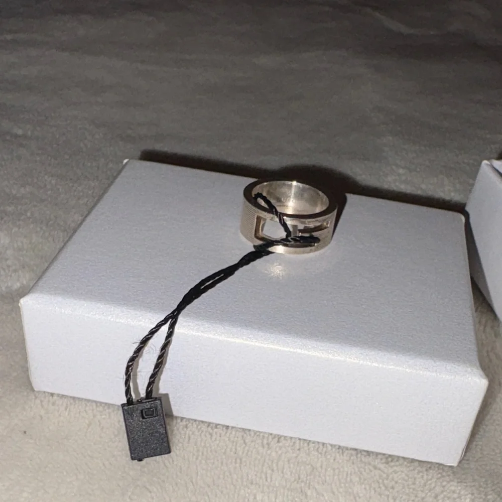 Authentic Silver Gucci pinky ring - Picture 2 of 4